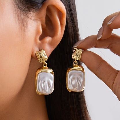 light luxury pearl square pleated earrings