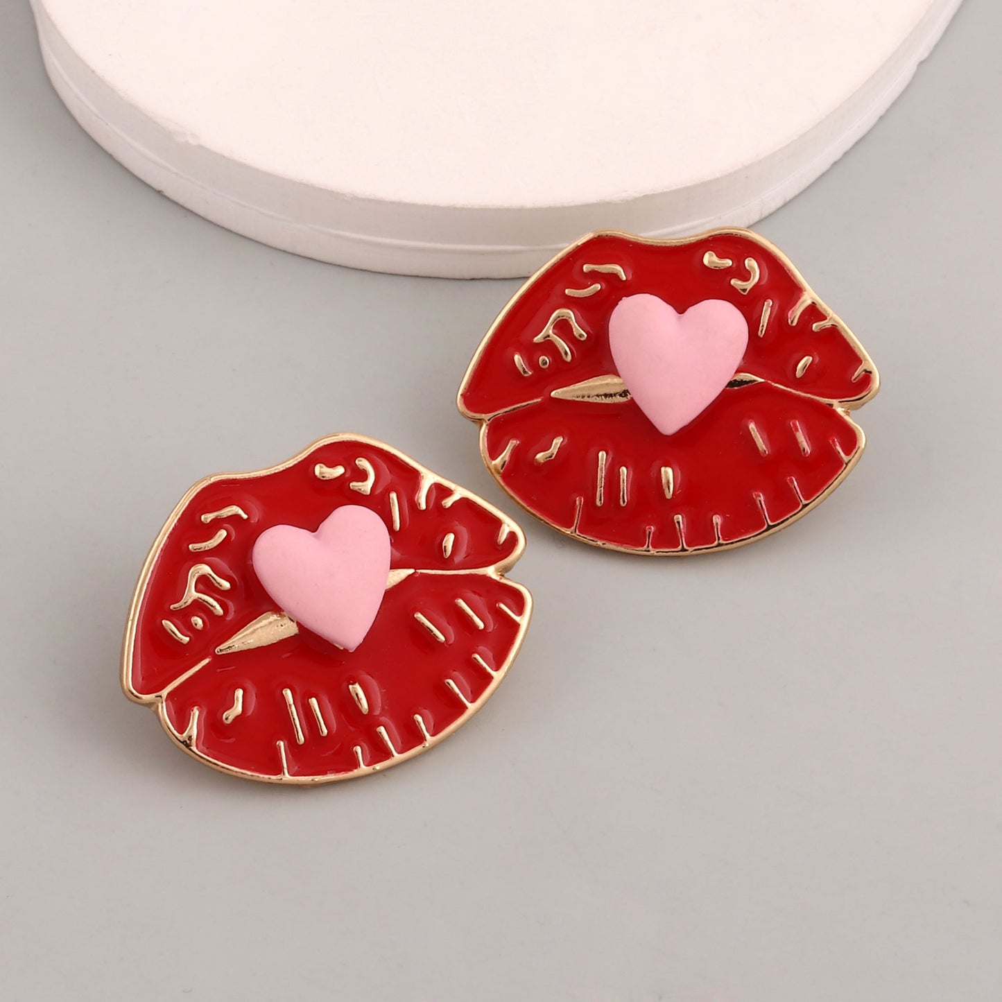 Sexy red drip oil lips heart-shaped alloy earrings